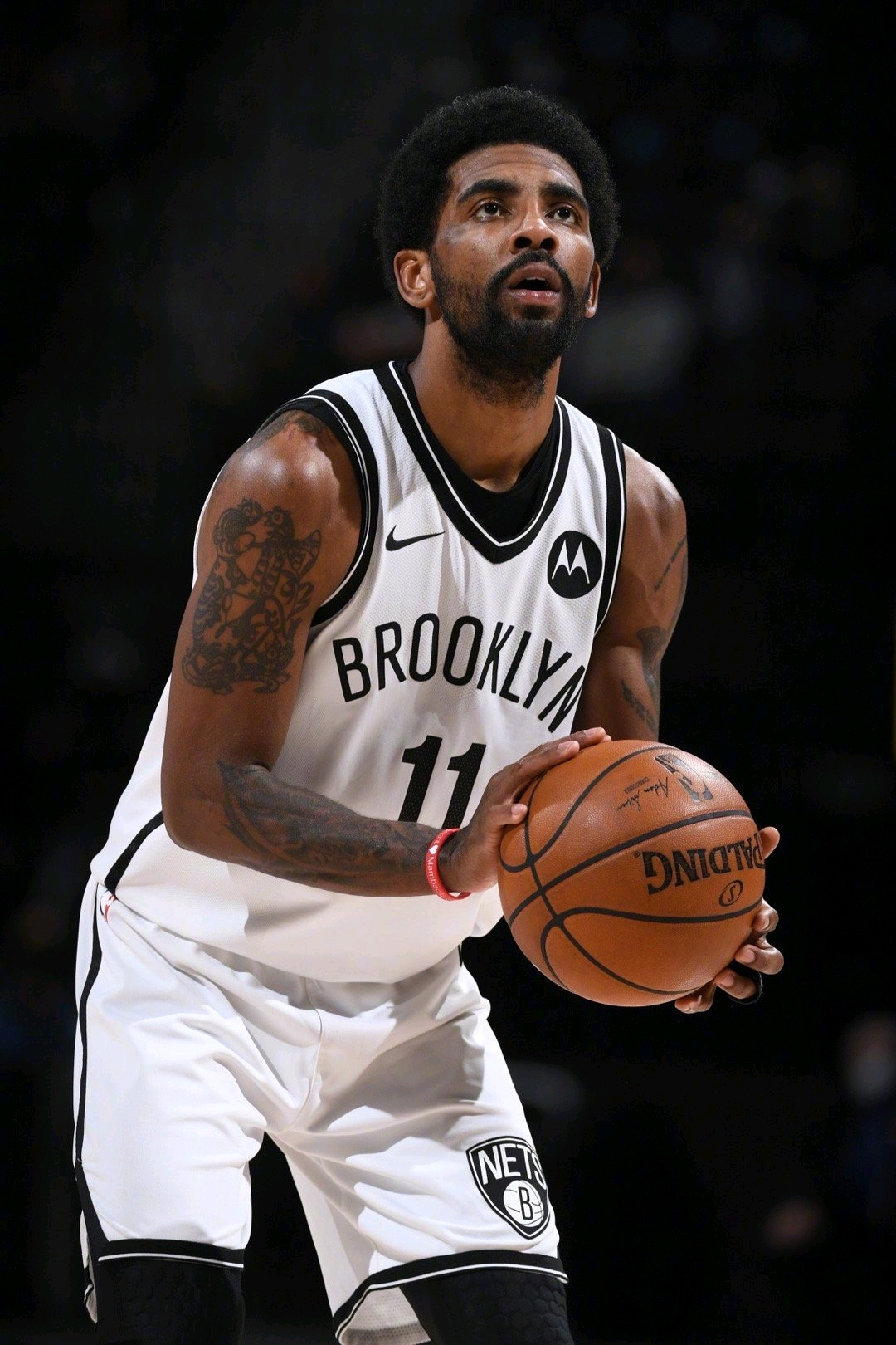 大哥你在干嘛？米兰德比补时阶段，巴斯托尼掏裆奇克