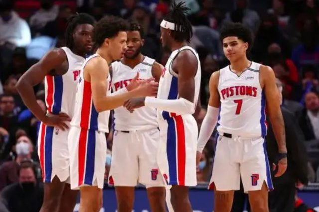 字母31+8+11难救主，小哈达威替补5记三分，超级残阵掘金力克雄鹿