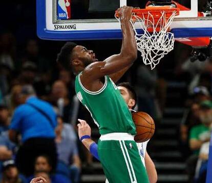 国脚伤愈后首秀建功，球迷称其回来了