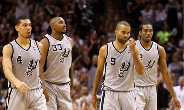 一套动作丝滑流畅 杰明接球后翻身后仰一气呵成