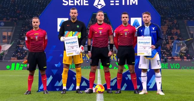 明星恋爱手游《一直奔向月》今日全平台公测